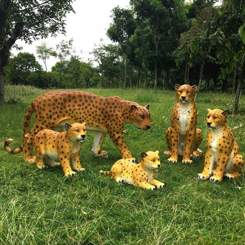 豹子玻璃钢仿真动物雕塑-动物园草坪彩绘雕塑