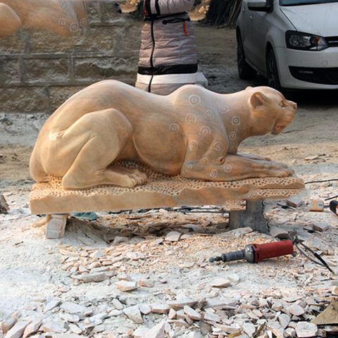 石雕豹-晚霞红卧姿动物雕塑摆件