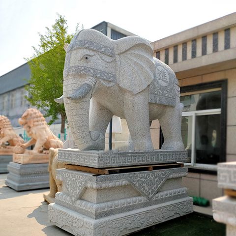 芝麻灰大理石石雕大象-大型企业广场招财动物雕塑