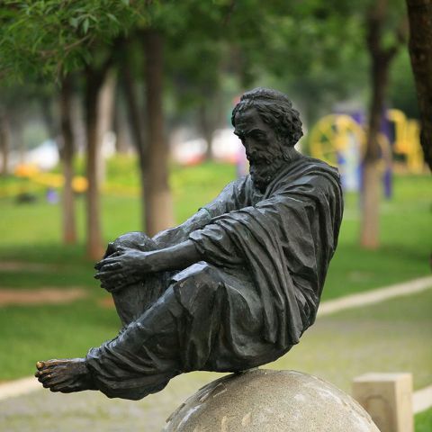 阿基米德背地球雕塑-公园西方名人著名物理学家人物雕塑