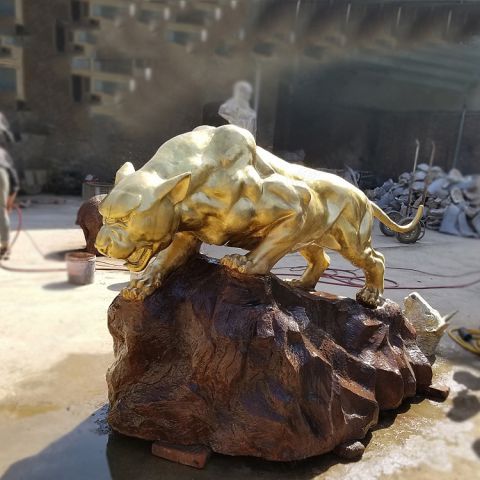 豹 雕塑-鎏金喷漆动物铜雕