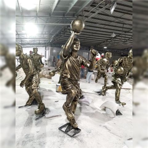 仿铜打篮球人物雕塑-玻璃钢公园运动人物