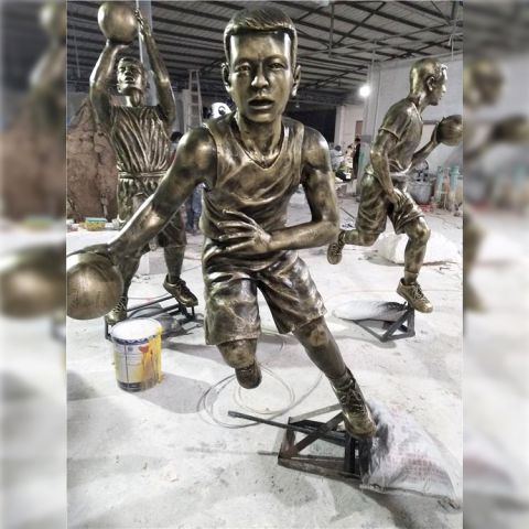 玻璃钢打篮球人物雕塑-校园操场仿铜运动人物