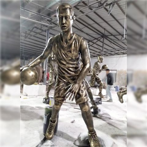 仿铜人物打篮球雕塑-运动年轻人物玻璃钢雕塑