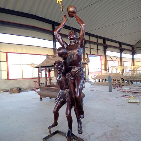 打篮球人物铜雕-铸铜运动人物雕塑
