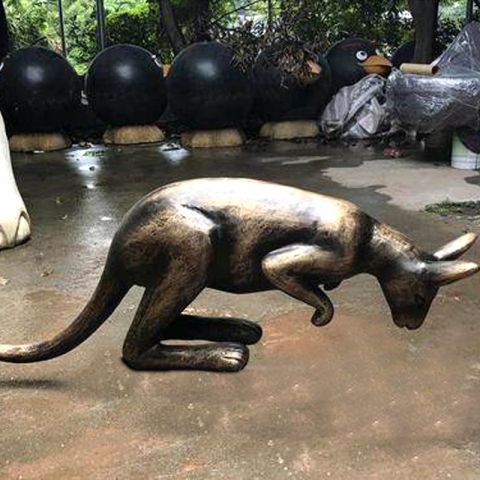 纯铜铸造袋鼠铜雕塑-公园动物雕塑摆件