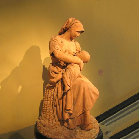 《哺育》西方人物雕塑-母子亲情红砂岩石雕