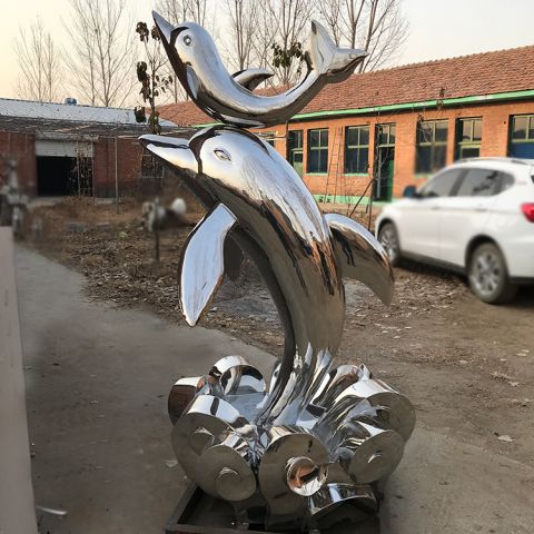 镜面海豚不锈钢雕塑-学校校园正能量景观雕塑