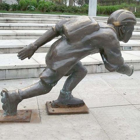 广场滑冰的小孩铜雕