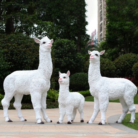白色羊驼仿真雕塑-玻璃钢园林动物摆件雕塑