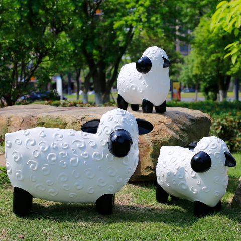 卡通羊雕塑-玻璃钢园林动物雕塑摆件