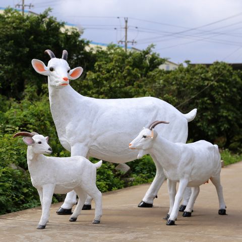 白色仿真羊雕塑-玻璃钢公园园林动物雕塑摆件