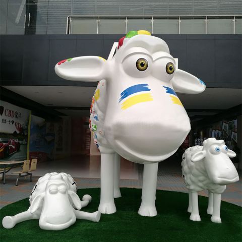 卡通创意羊雕塑-商场美陈动物雕塑摆件