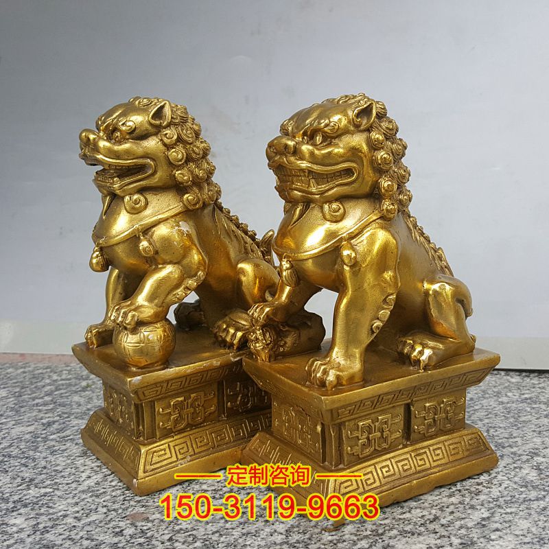铜雕狮子雕塑-小型鎏金铜狮子摆件