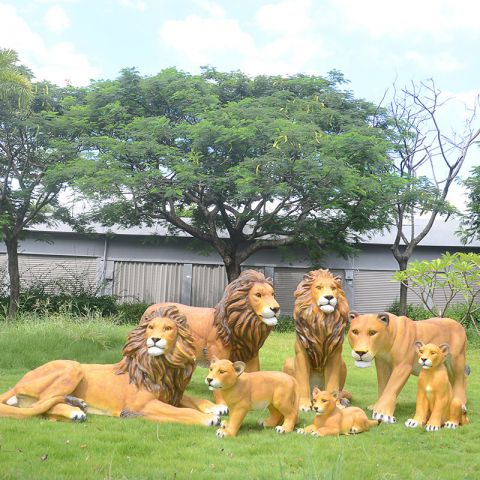仿真狮子动物雕塑-玻璃钢园林草坪仿生动物雕塑
