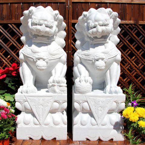 汉白玉石雕狮子-小型家用看门辟邪动物雕塑