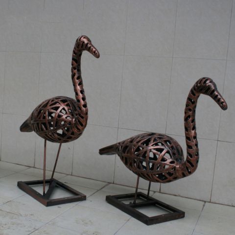 抽象镂空鸵鸟铜雕塑