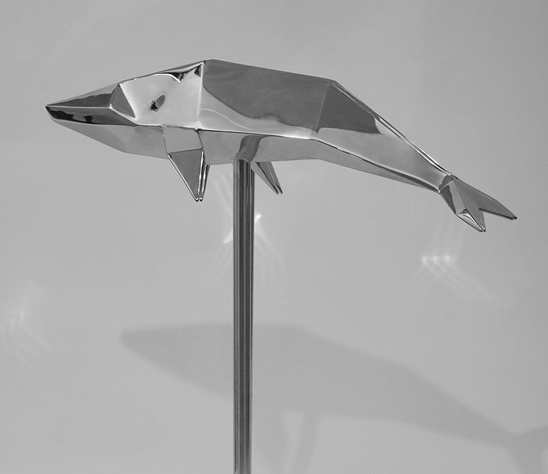 不锈钢抽象几何海豚雕塑图片
