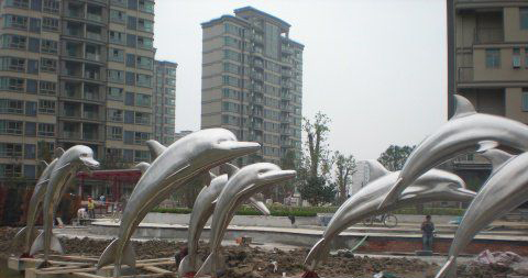 不锈钢跳跃的海豚雕塑图片