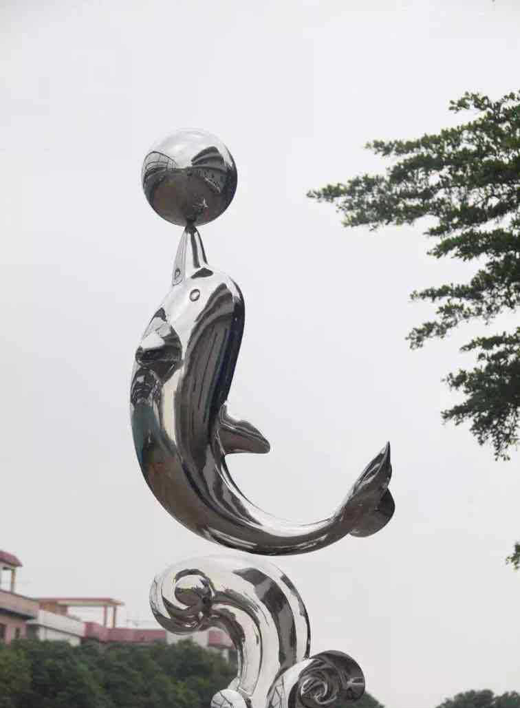 顶球海豚动物不锈钢雕塑图片