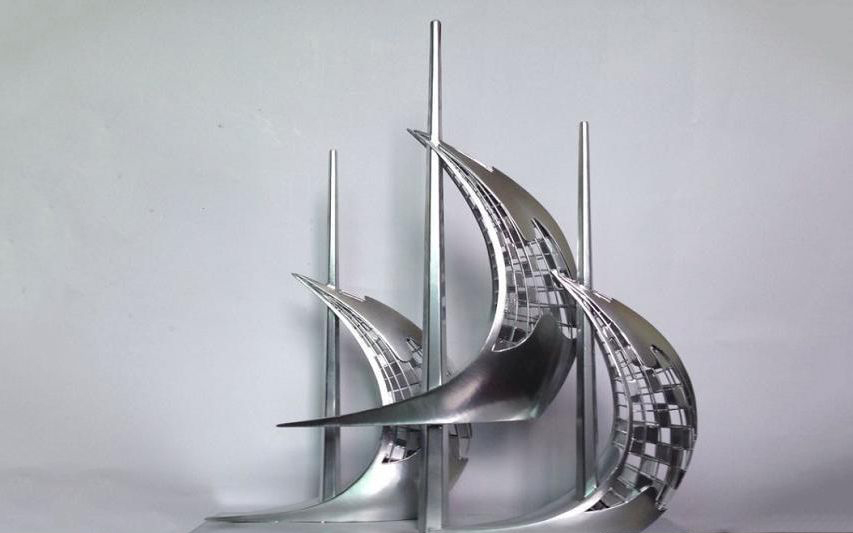 不锈钢帆船景观雕塑图片