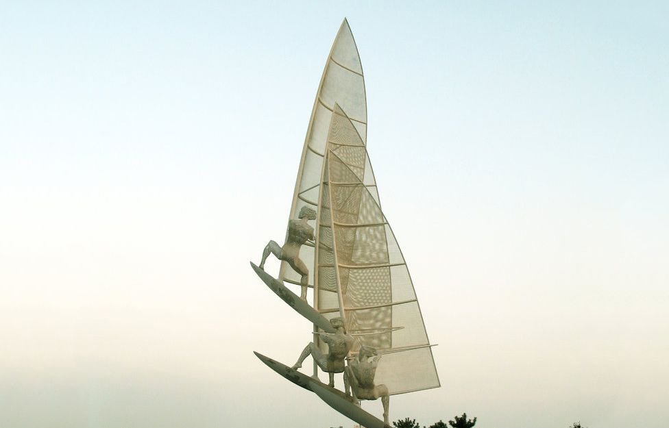 不锈钢帆船比赛广场景观雕塑图片