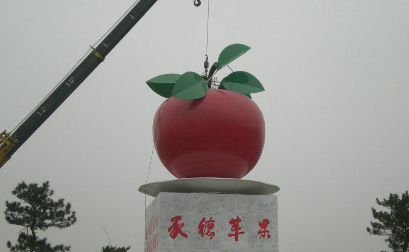 不锈钢苹果雕塑图片