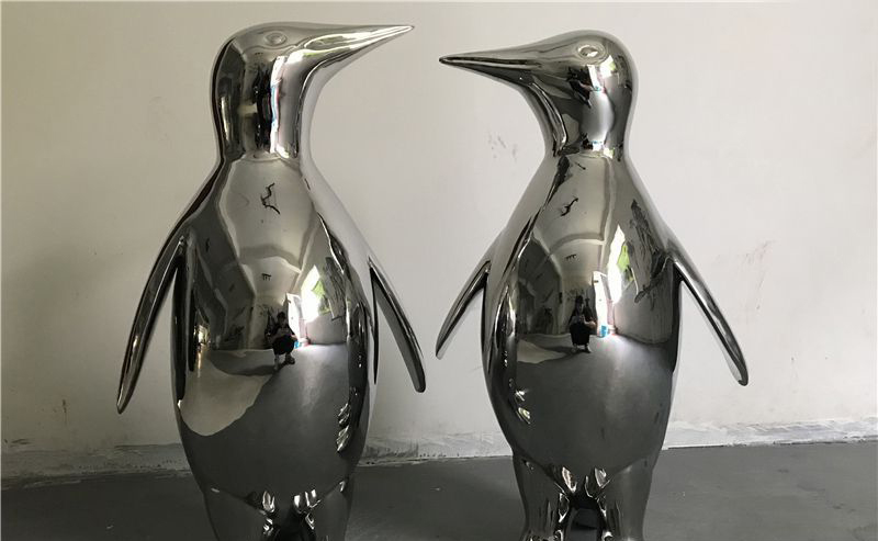 不锈钢镜面企鹅景观雕塑图片