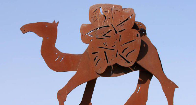 不锈钢运货骆驼动物剪影雕塑图片