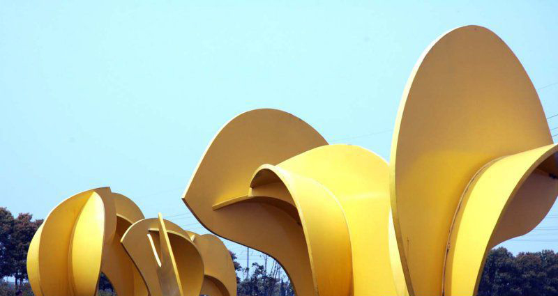 公园不锈钢抽象花朵景观雕塑图片