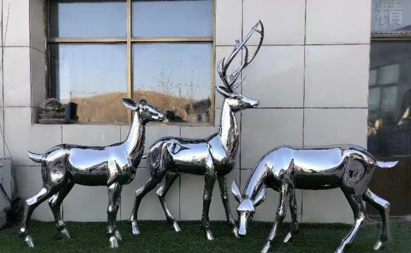 公园镜面不锈钢动物鹿雕塑图片