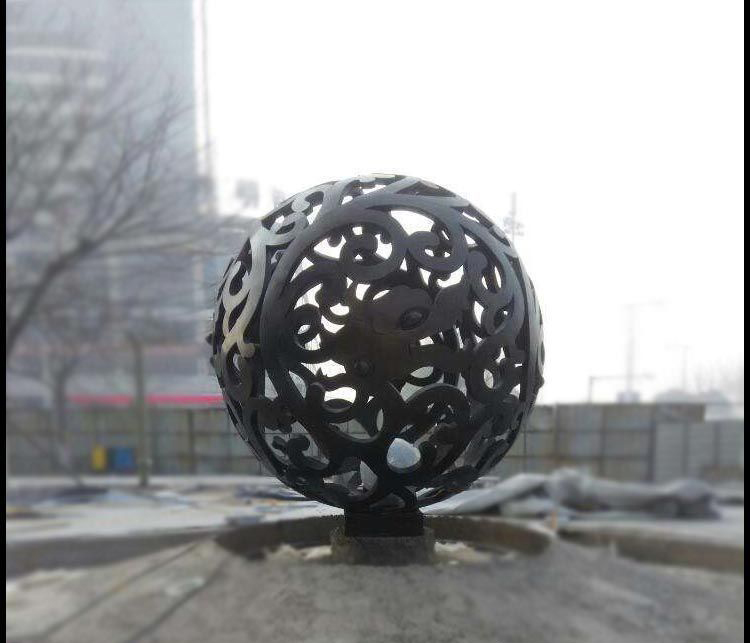 不锈钢镂空球小区铜雕图片