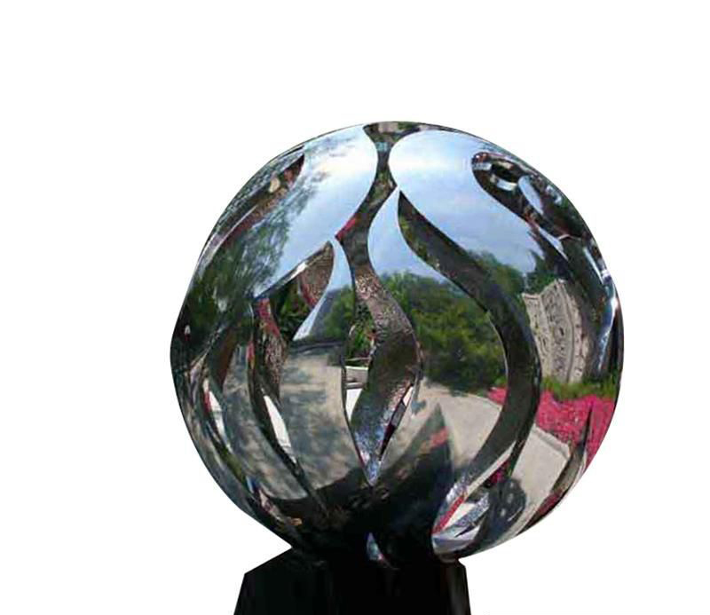 公园不锈钢镜面球景观雕塑图片
