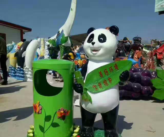 不锈钢环保熊猫垃圾桶雕塑图片