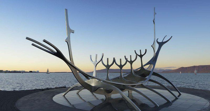 不锈钢抽象划船人物海边景观雕塑图片