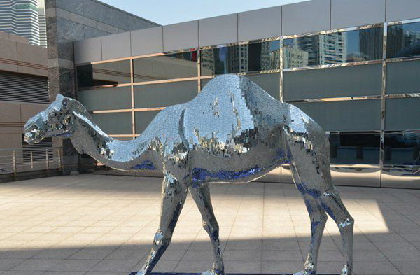 不锈钢镜面骆驼景观雕塑图片
