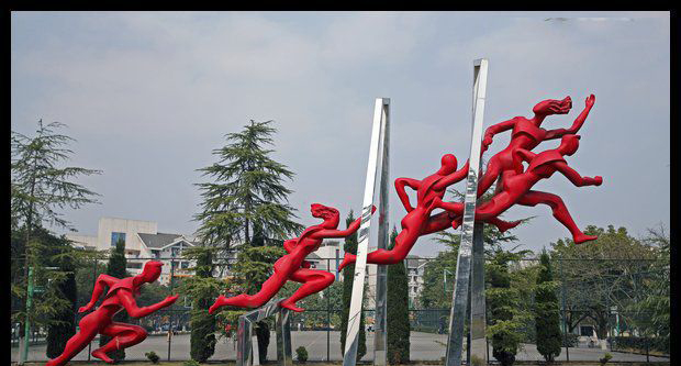 公园不锈钢抽象赛跑人物景观雕塑图片