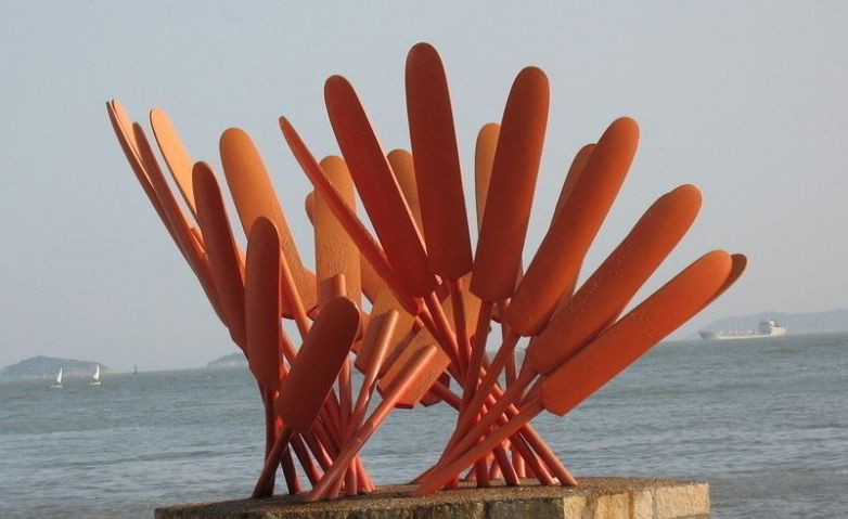 不锈钢船桨海边景观雕塑图片