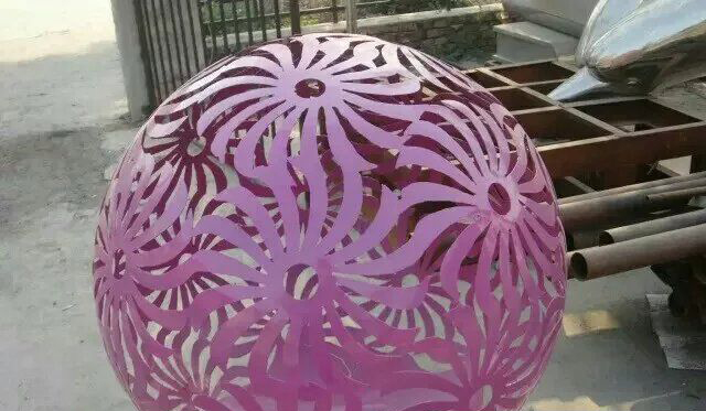 不锈钢镂空花球雕塑图片