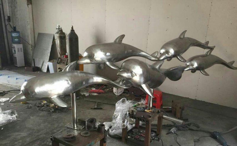 不锈钢海豚雕塑图片