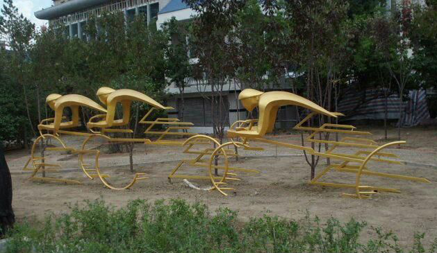 公园不锈钢抽象运动赛车雕塑图片
