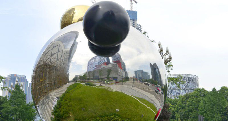 城市不锈钢镜面圆球景观雕塑图片