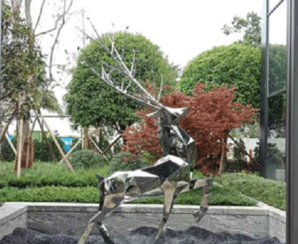 不锈钢奔跑抽象鹿雕塑图片