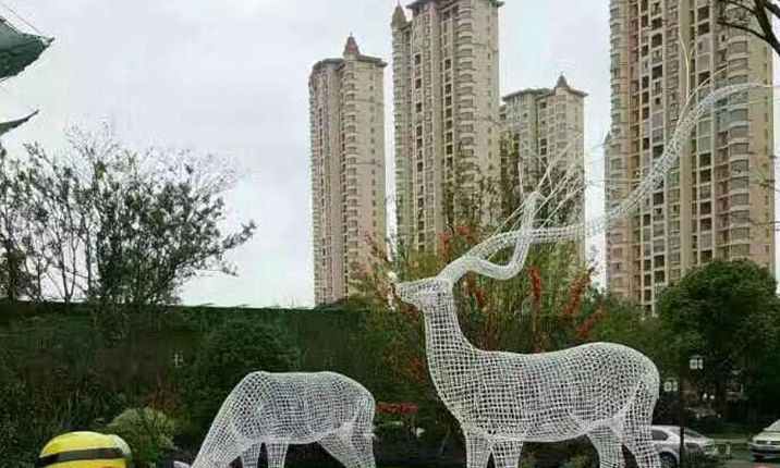 不锈钢镂空鹿动物雕塑图片