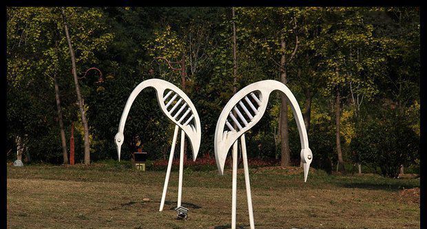 公园不锈钢抽象仙鹤雕塑图片