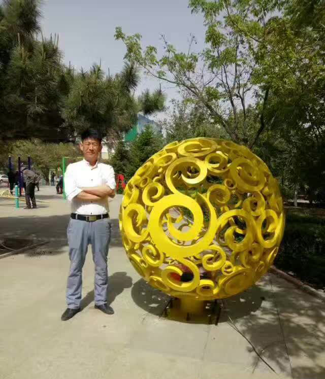 公园不锈钢艺术镂空球雕塑图片