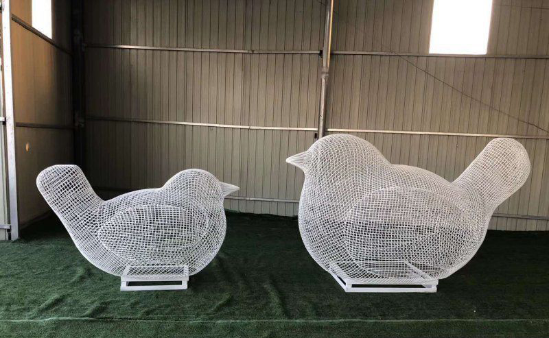 不锈钢编织镂空鸟雕塑图片