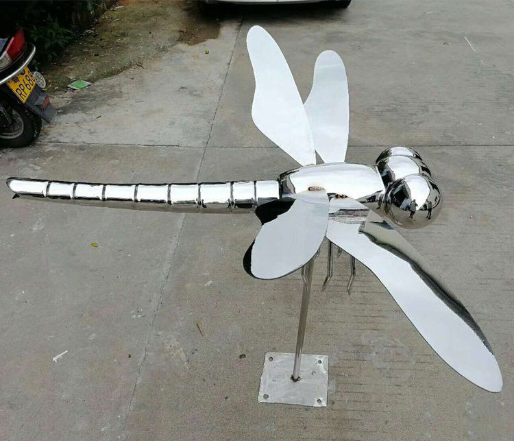不锈钢镜面蜻蜓雕塑图片