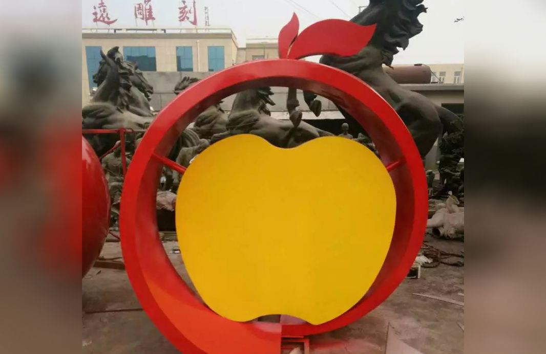 不锈钢苹果广场雕塑图片