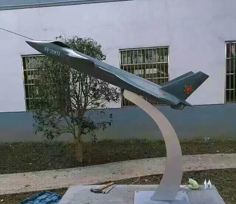 飞机不锈钢雕塑图片